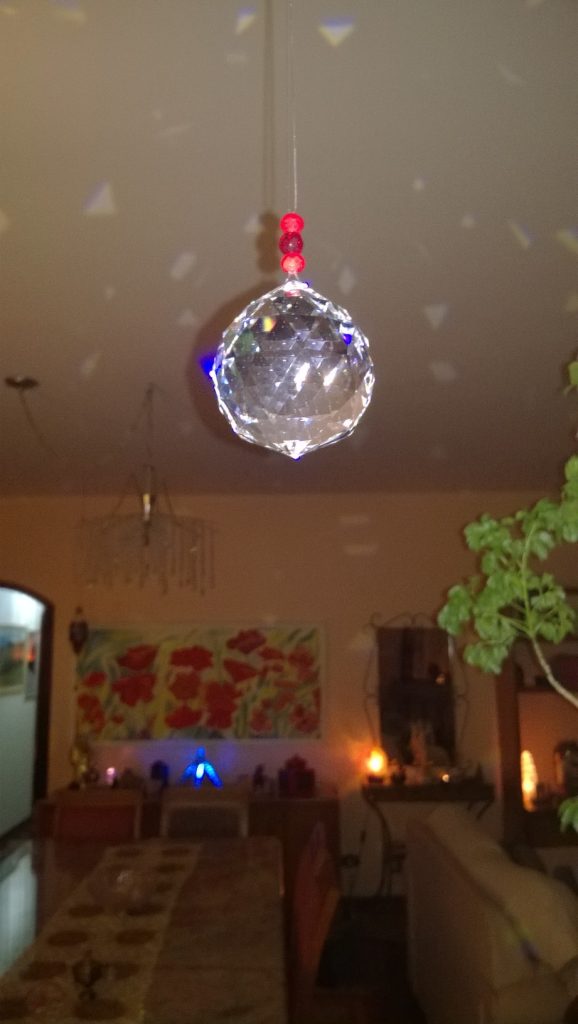 O atributo alt desta imagem está vazio. O nome do arquivo é bola_cristal_fio_de_nylon_com_cristais_vermelhos-578x1024.jpg